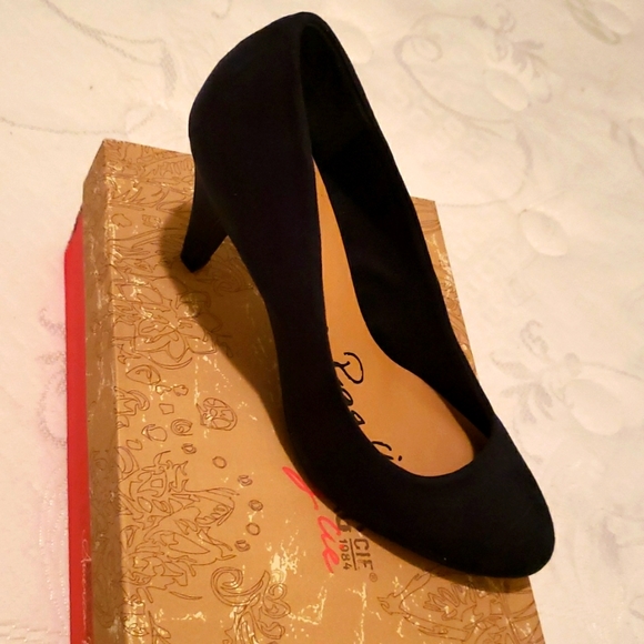 American Rag Felix Navy Pump Heel Womens 9.5 M NIB - Picture 1 of 4